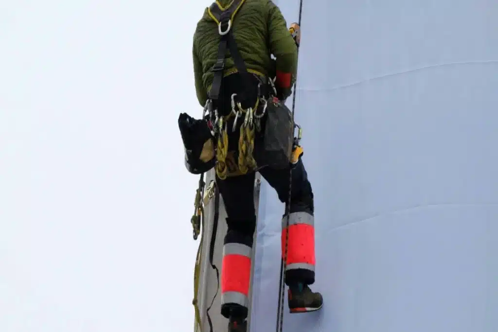 Normes de sécurité en hauteur : pourquoi l'échafaudage de 6m remplace avantageusement l'échelle